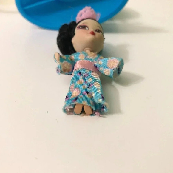 Barbie Peek A Boo Petites  Doll Taka of Tokyo 46 Girls of the World Charms - Picture 10 of 16
